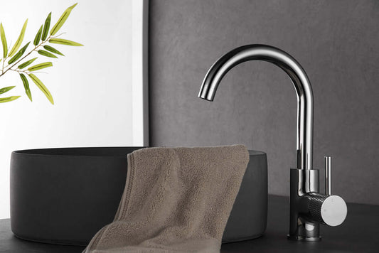 Gerippter Waschbeckenhahn Wiesbaden mit Chrom Drehbarem Auslauf