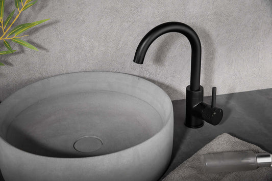 Gerippter Aufbau-Waschtischarmatur Wiesbaden mit schwenkbarem Auslauf in mattschwarz