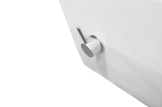 Close-up of the flush handle on the Wiesbaden Stereo Randloos Wandtoilet in mat wit.