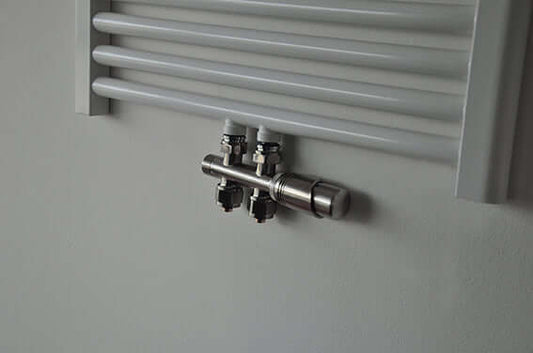 Onderblok Radiator Aansluitset Wiesbaden 16x2,0 +15 Compressie Recht Middenaansluiting Geborsteld Staal (RVS Look)