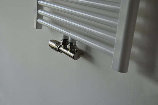 Onderblok Radiator Aansluitset Wiesbaden 16x2,0 +15 Compressie Rechtshoek Links Aansluiting Geborsteld Staal (RVS Look)