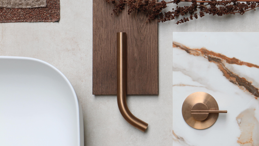 Kleine badkamer, groot effect: wandmontage en drijvende meubels