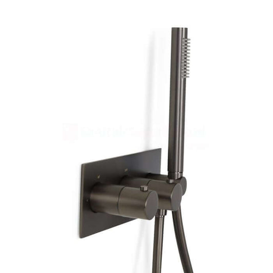 Inbouw Douchesysteem in geborsteld gunmetal PVD met handdouche en montageplaat.